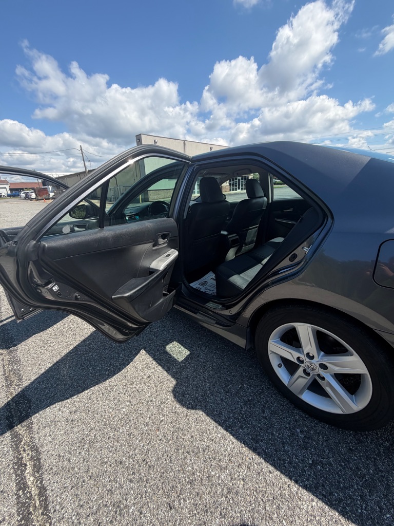 2013 Toyota Camry SE - Photo 13