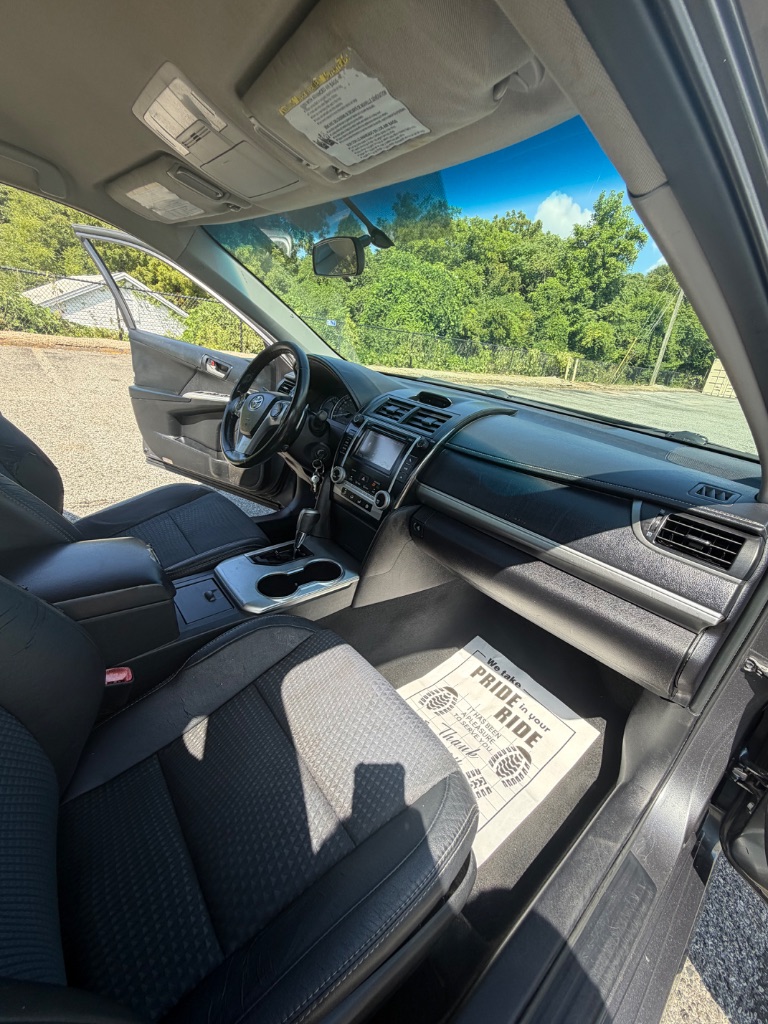 2013 Toyota Camry SE - Photo 16