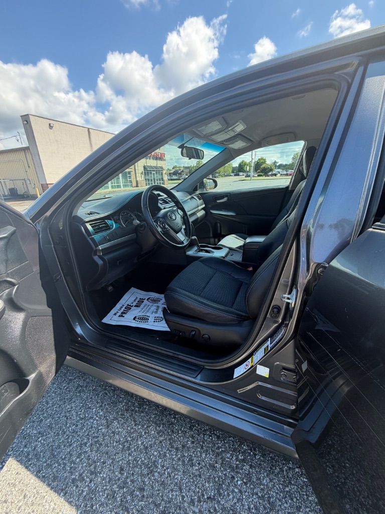 2013 Toyota Camry SE - Photo 11