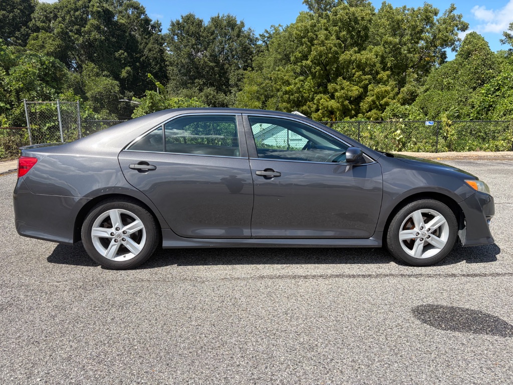2013 Toyota Camry SE - Photo 7