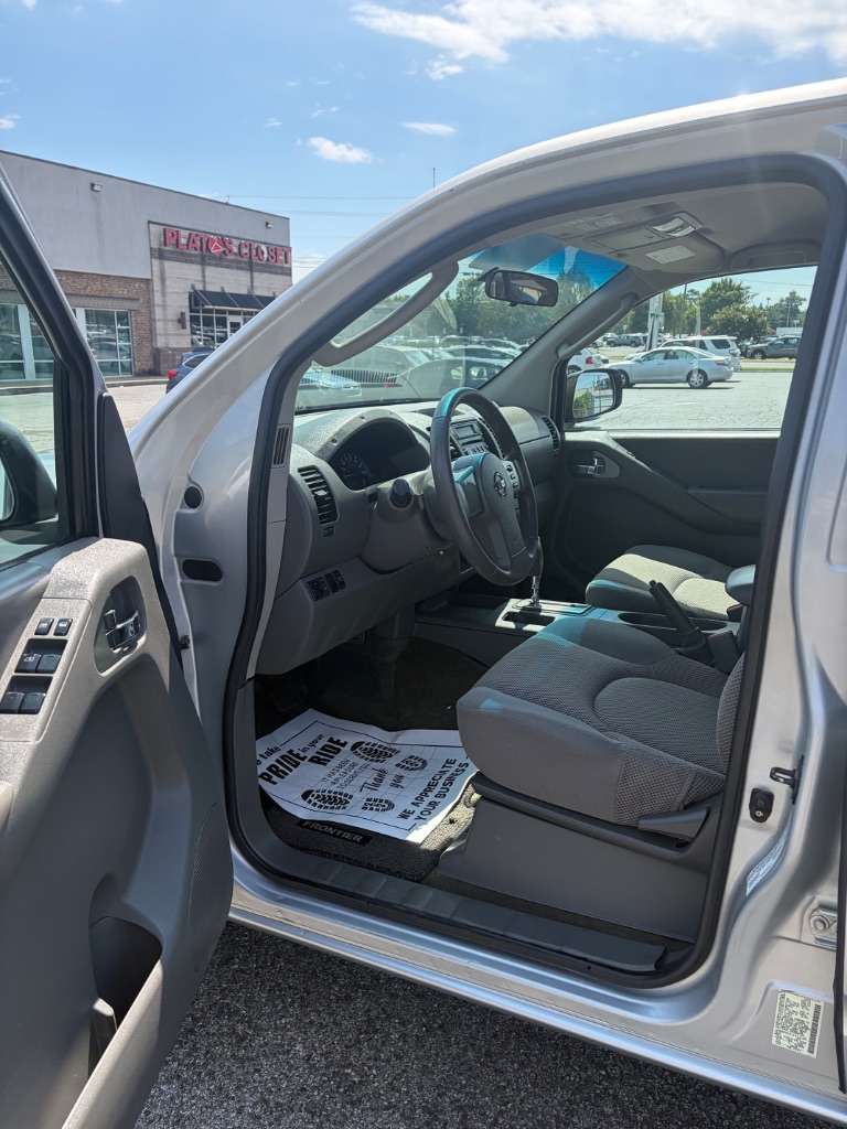 2005 Nissan Frontier SE - Photo 12